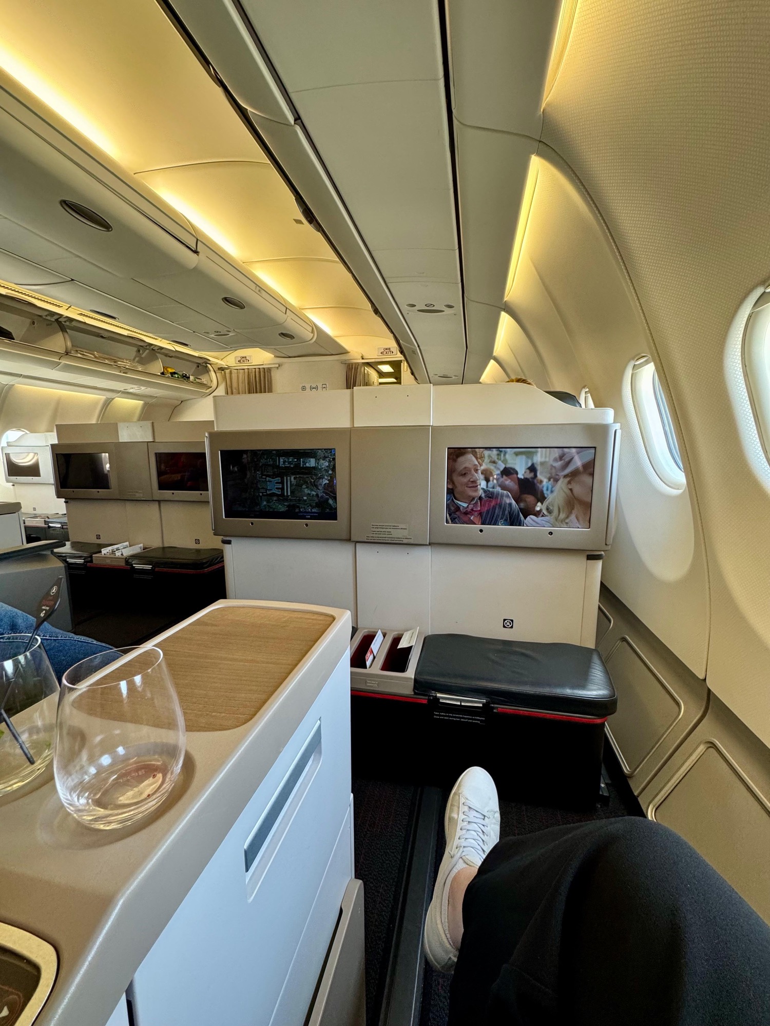 Entspannt zurückgelehnt in der Business Class
