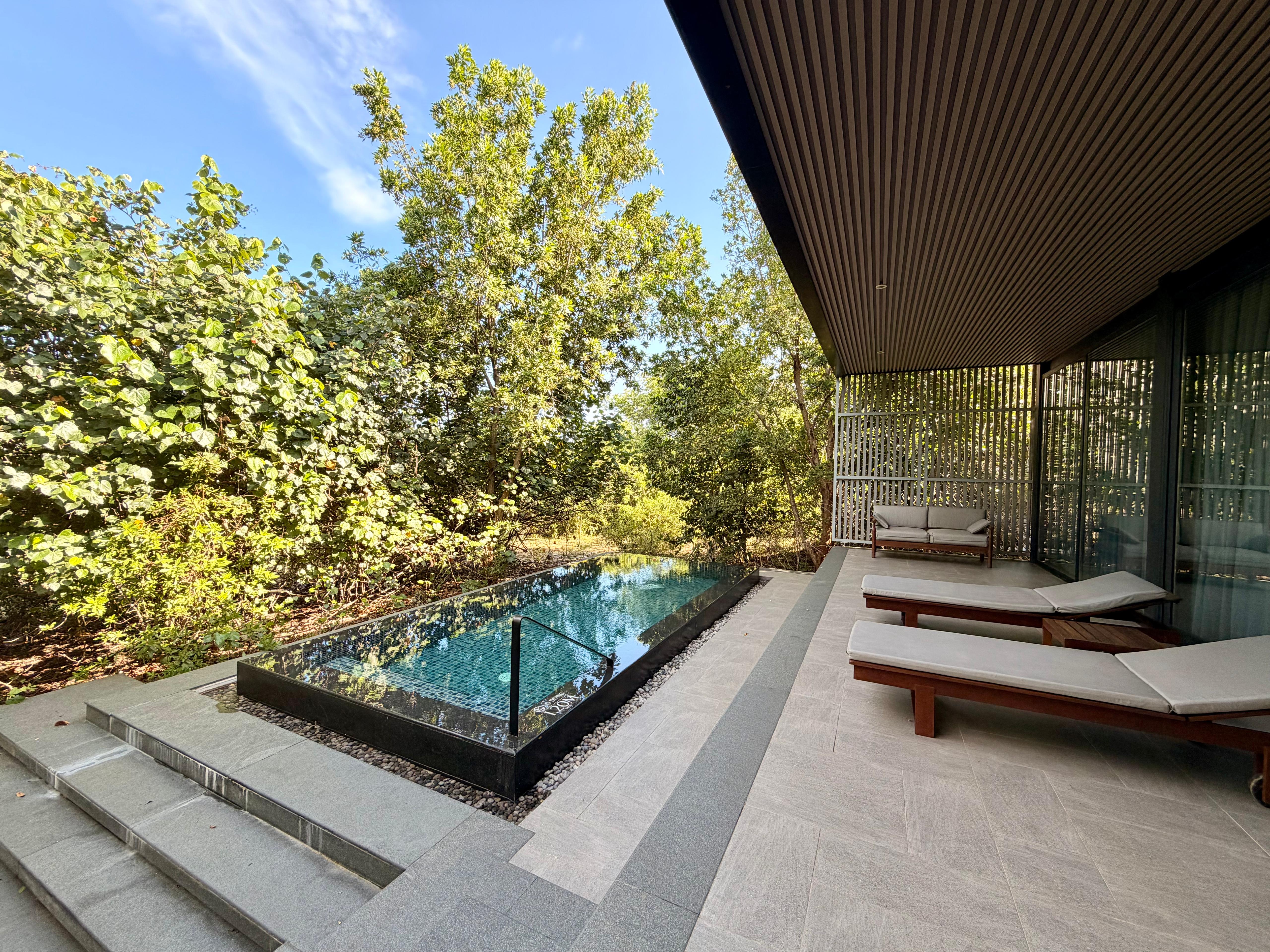 Poolvilla mit Terrasse